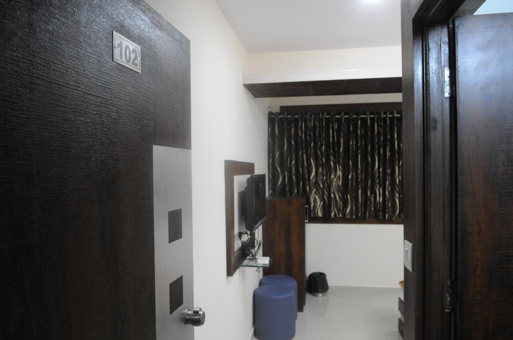 Oyo Hotel Sree Balaji Residency Ahmedabad Room photo