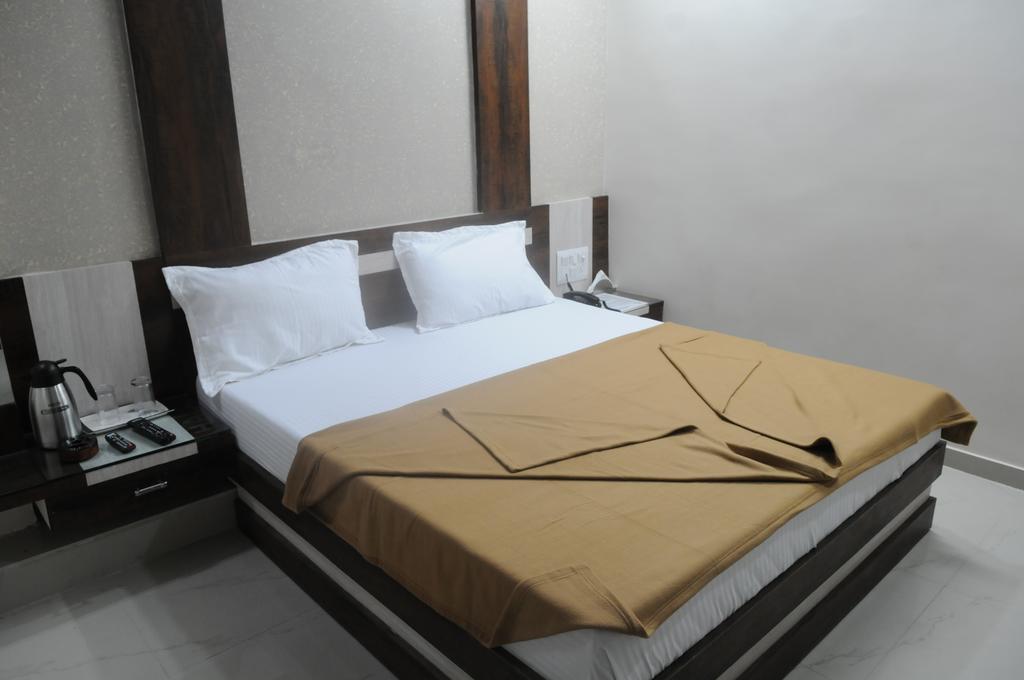 Oyo Hotel Sree Balaji Residency Ahmedabad Room photo