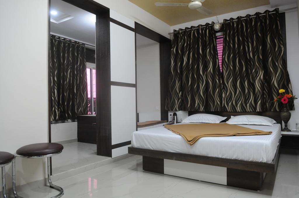Oyo Hotel Sree Balaji Residency Ahmedabad Exterior photo